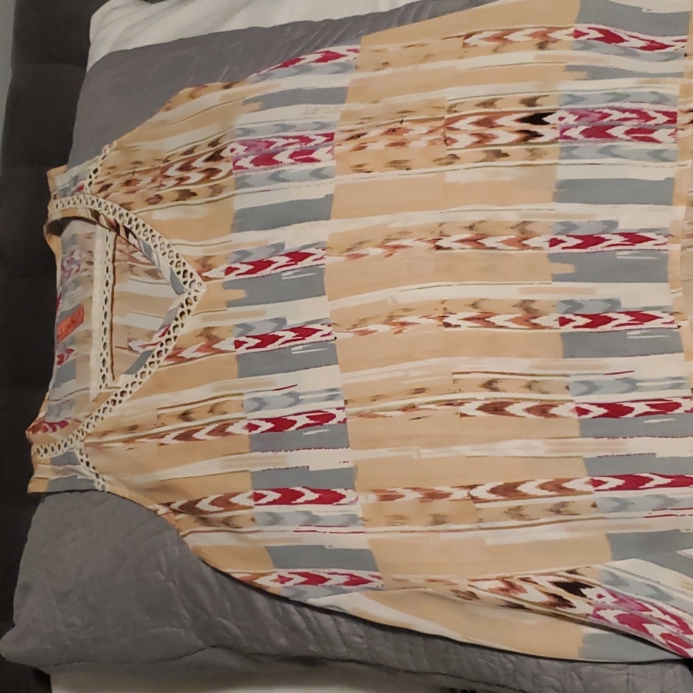 Sleeveless blouse, Aztec print, with lattice trim.